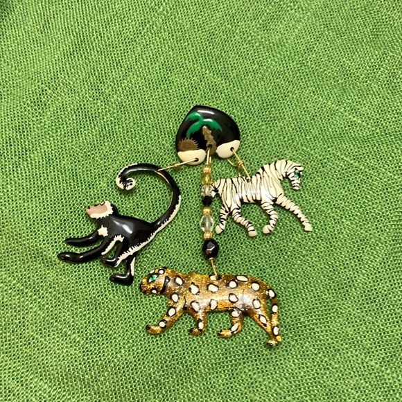 Vintage Lunch at the Ritz zoo animal pierced earrings Zebra, monkey & leopard - Picture 4 of 6